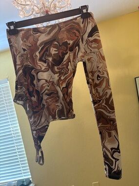 emory park Marble Swirl One-Shoulder Bodysuit in Brown and Cream